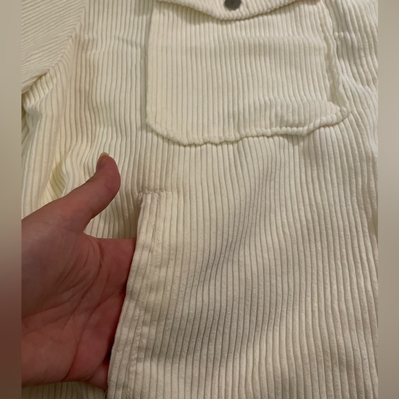 Black Tape Corduroy Shacket in cream - 3X - Picture 6 of 9